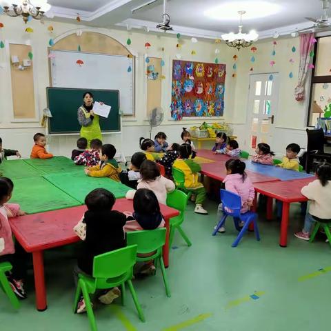 童年是一幅画，稚嫩的画笔描绘出眼中的多彩世界。