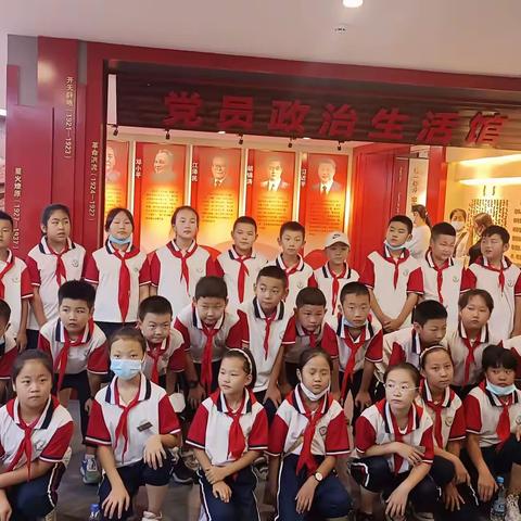 “不忘初心、牢记使命“参观红色基地，重温红色记忆------达拉特旗第二小学花儿中队