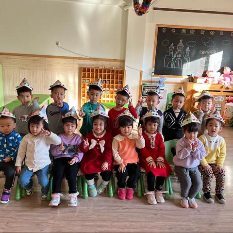 小耶鲁世纪幼儿园小一班《过新年》