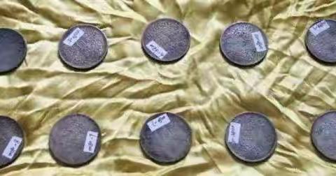 十块银元的故事