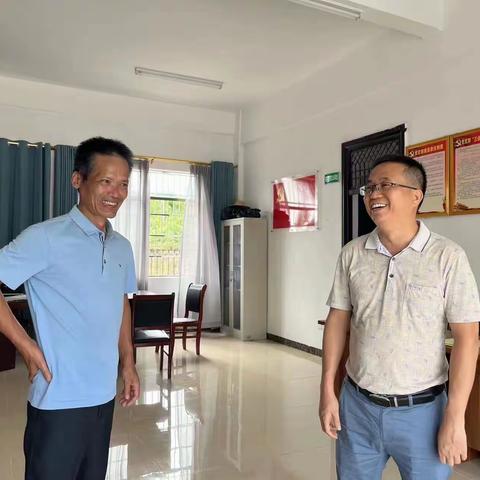 县委宣传部常务副部长张福特带队到加茂镇石建村委会走访调研