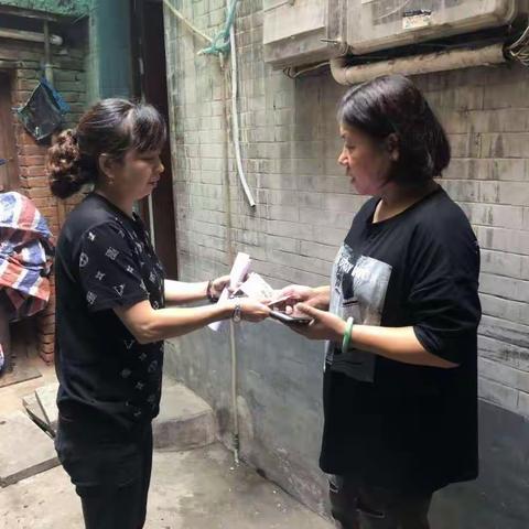 关爱失独家庭 送上双节慰问