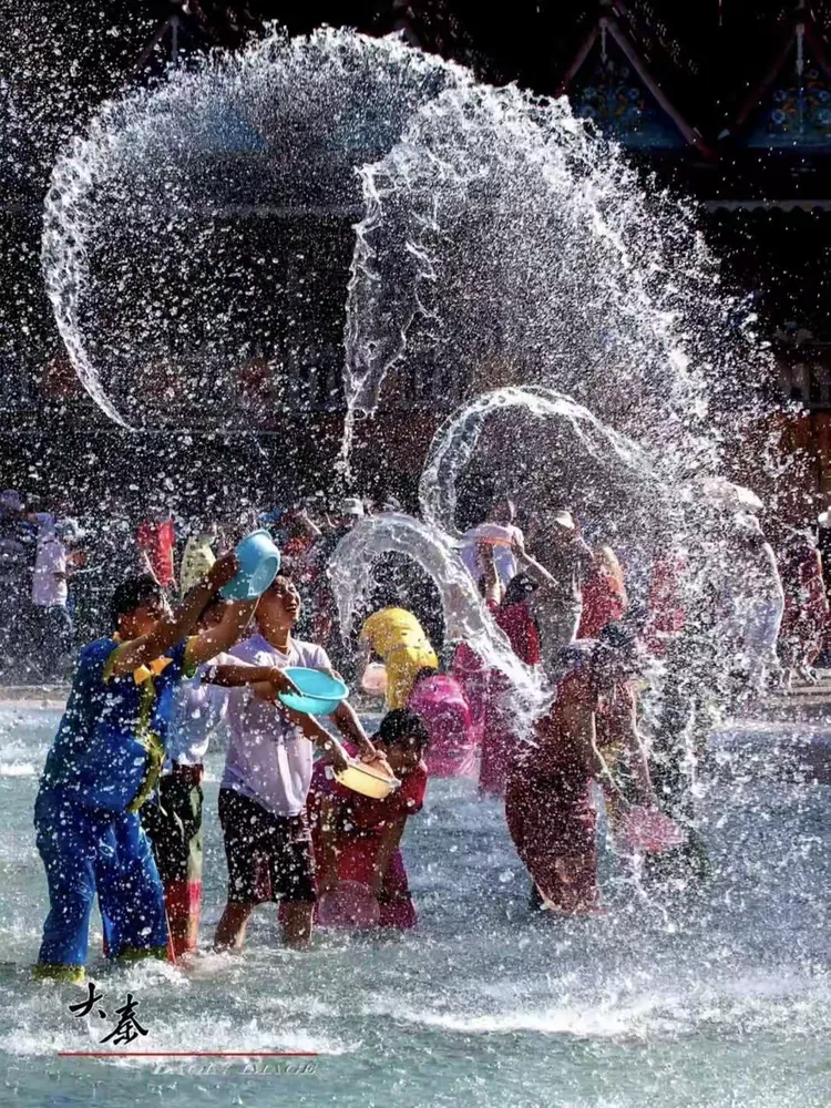 傣族泼水节