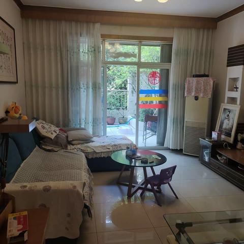 出租：健康花园2楼，2/2/1，价格12800元1年，全家具家电齐全，2台空调，带花园，房子漂亮。电话：V：66930