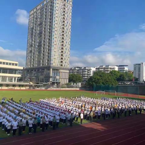 恰同学少年  风华正茂  未来可期——记龙岩一中高一（8）班军训