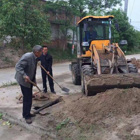 雨金街办粉刘村门前三堆整治大推进