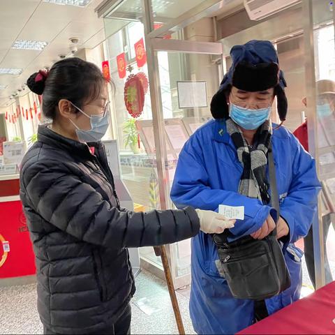 丰台幸福街支行充分发挥“工行驿站”作用，积极开展“学雷锋月”主题活动