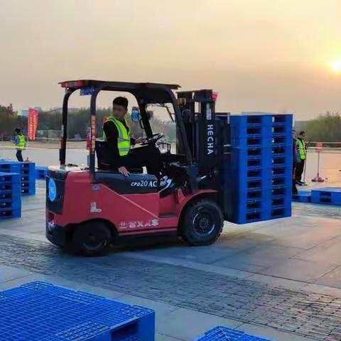 涡阳参赛队在全市叉车工项目技能大赛中获得佳绩