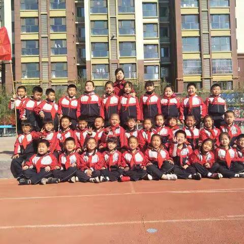 我们成为一名少先队员了!