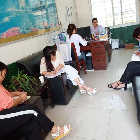 尚店镇尹楼小学开展脱贫攻坚          “大排查，大走访、大宣传”活动