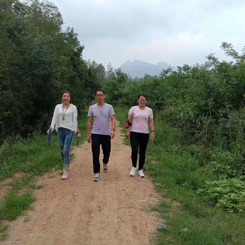 舞钢市尚店镇尹楼小学开展“千名教师访万家”暑假家访活动