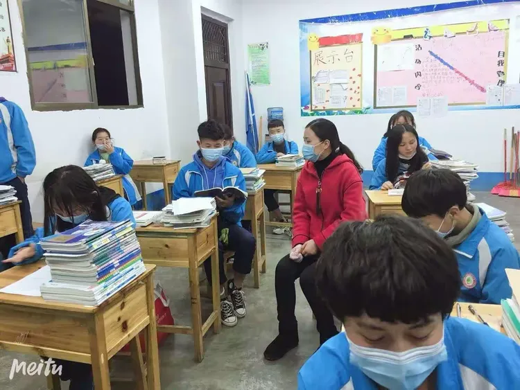 致黔西五中最美身影!