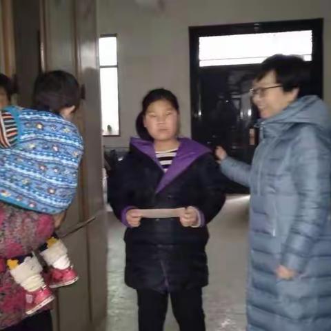 寒冬送温暖，浓情暖人心