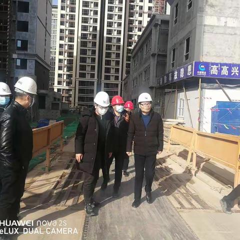 区住建局副局长任晓革带队对辖区在建工程项目进行检查
