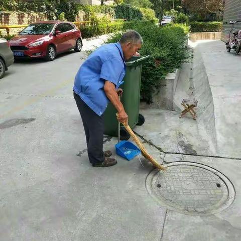 骊山街道西关社区持续推进环境卫生集中整治工作