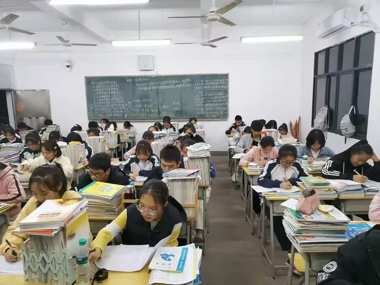 点滴记录,见证成长丨南康二中高二学生"我们的一天"