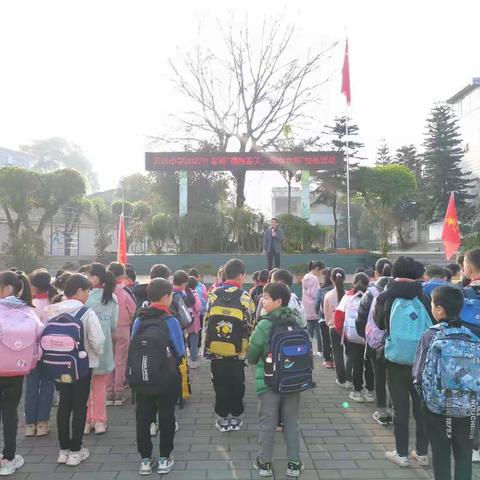 拥抱春天  奔向自然——记文江镇云山小学拉练活动