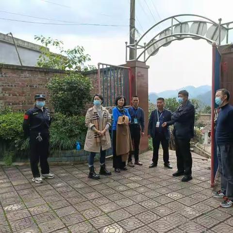 调研情暖谋发展——市领导莅临云山幼儿园、云山小学考察调研