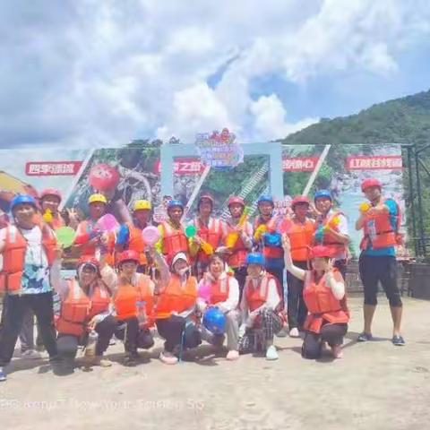 五指山红峡谷漂流记