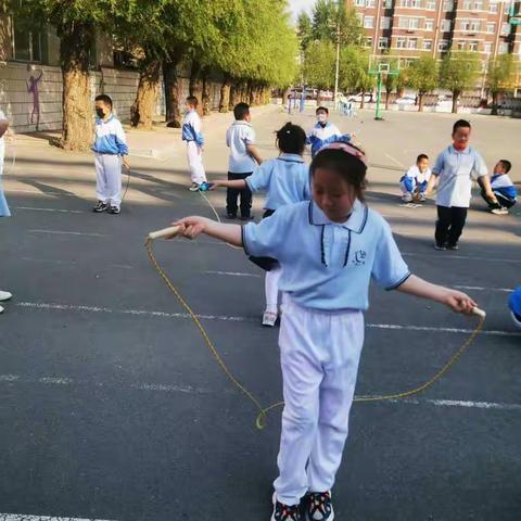 “绳”彩飞扬,跳动童年--和平小学一年五班 社团课