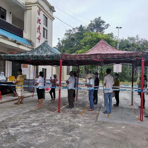 屯昌县供销合作联社积极参与疫情防控支援乌坡镇美华村开展核酸检测工作