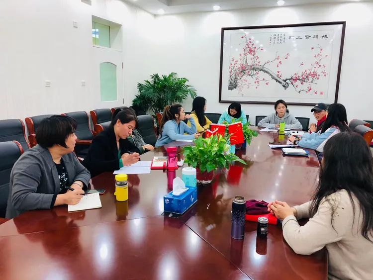 田子晴老师和唐鑫老师作为徒弟,对入职以来在师傅的指导下和其他老师