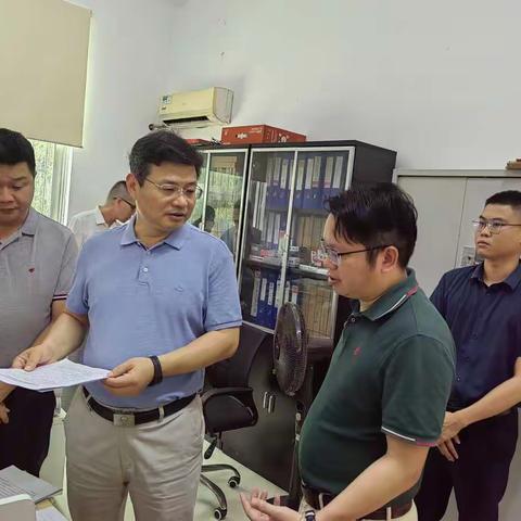 县纪委书记秦晓宏深入英州镇调研指导工作