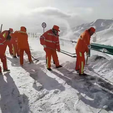 湟源公路总段穿风破雪清道路            不遗余力保畅通