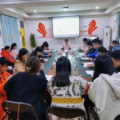 舌战群雄展雄风，争锋相对辩天下