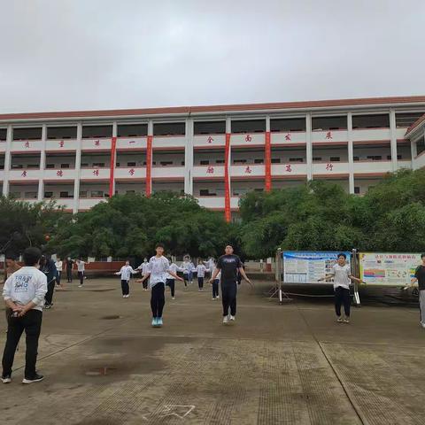 多方举措提质量，勇于探索研策略——记北海市高中生物学科中心组走进银滩中学调研