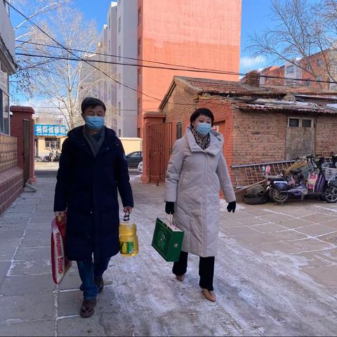 走访慰问送温情 关怀祝福暖人心——锡市民族小学节前慰问退休教师