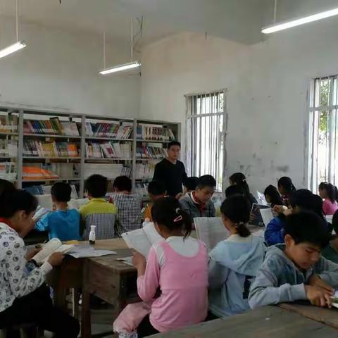 夏里小学阅读课