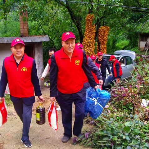 因为自己淋过雨 所以想给别人撑把伞 蓝田陈忠勇的20年爱心帮扶路