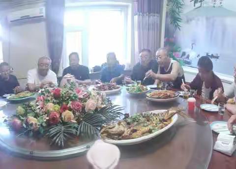 《守三师八团特约九团炮团战友坐谈会》