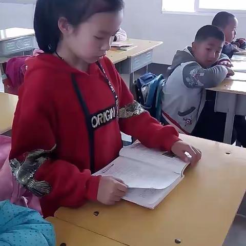 我阅读，我快乐——布坑小学阅读掠影