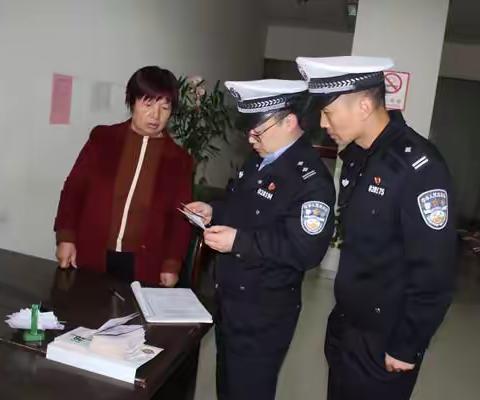 商洛市交警支队副调研员罗磊深入镇安检查督导秋冬季交通安全“百日会战”行动