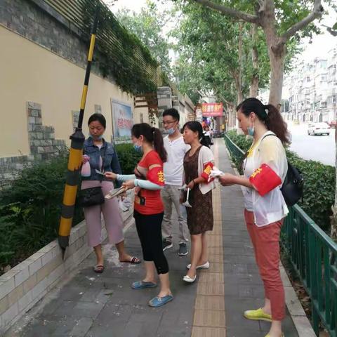 六里山路社区携包挂单位，助力维护辖区环境