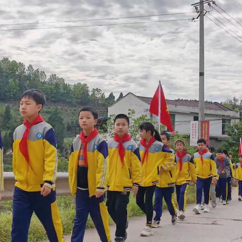 传承英烈志 奋进新征程——嘉陵区龙泉小学清明节祭扫活动纪实