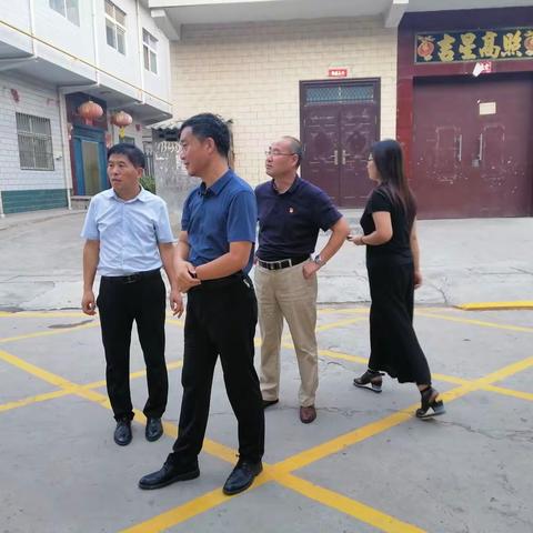 洛阳市教育局总督学张战杰一行到龙门二实校督导检查文明创建工作