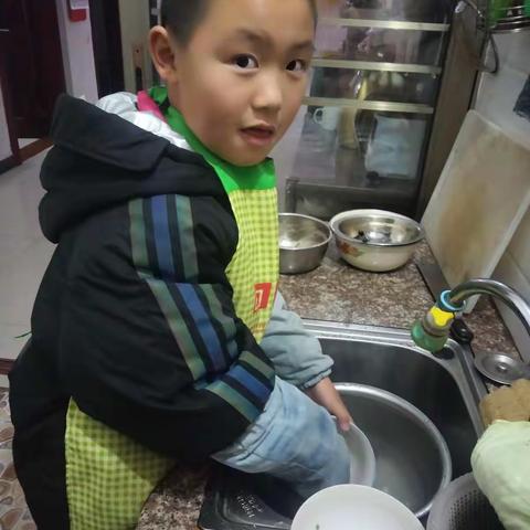 于都县站前小学【二3班】（孙铖）时光匆匆愉，愉快的寒假已经结束了