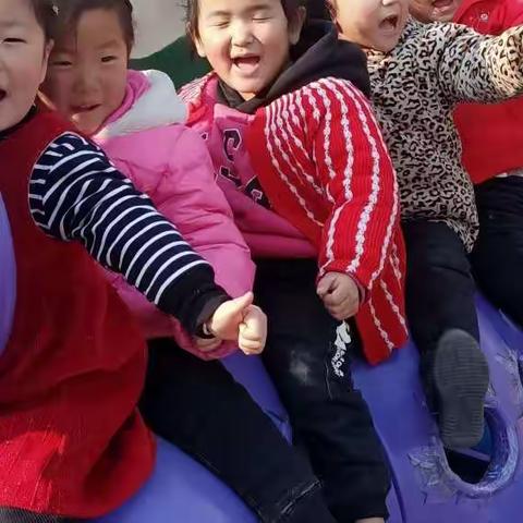 宝贝们在幼儿园度过了快乐的一周