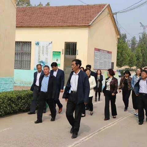 关爱留守儿童 共享一片蓝天---市专家组到岭泉镇中心小学调研