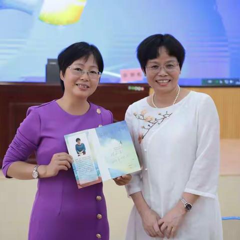 著名儿童文学家陈丽虹老师到银海区第六小学开展《如何让儿童写出儿童的语言》主题讲学活动
