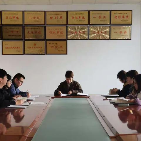 高陵区人社服务中心党支部组织召开“不忘初心、牢记使命”专题组织生活会和开展民主评议党员会议