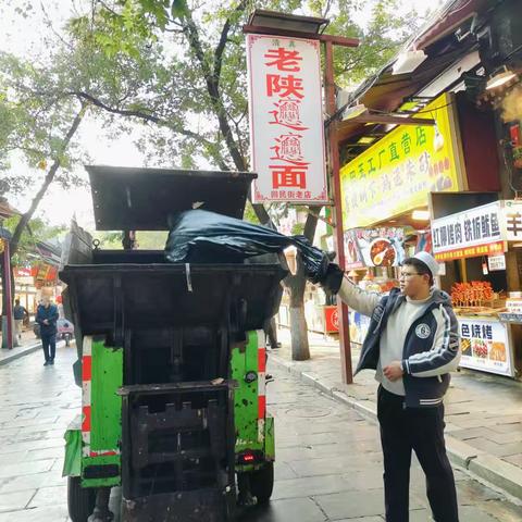 垃圾清运“再发力”，街区面貌“崭新颜”
