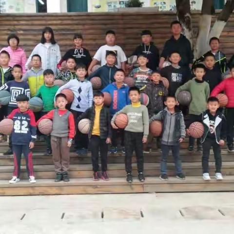 运动快乐，童心飞扬!——华宁县青少年校外活动中心篮球班培训剪影