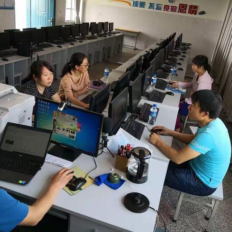 在“问题”中学习，在“共谈”中成长 ——华宁小组临时开展微课制作培训活动