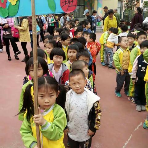 二幼学前二班亲子春游“春天我们来了”