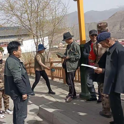 农忙时节防火常抓不懈   蹲点督导宣传深入田地