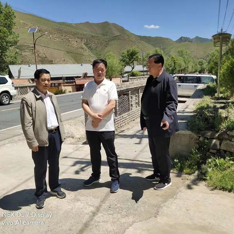 白龙江林业保护中心党委常委、副主任何建平一行督导检查大峪林场近期各项工作